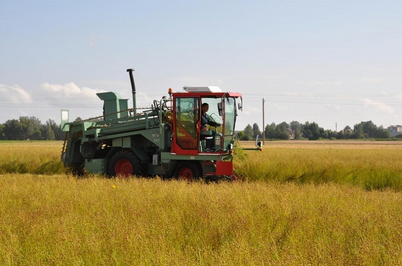 Смоленские аграрии могут приобрести сельскохозяйственную технику и оборудование с 25% скидкой
