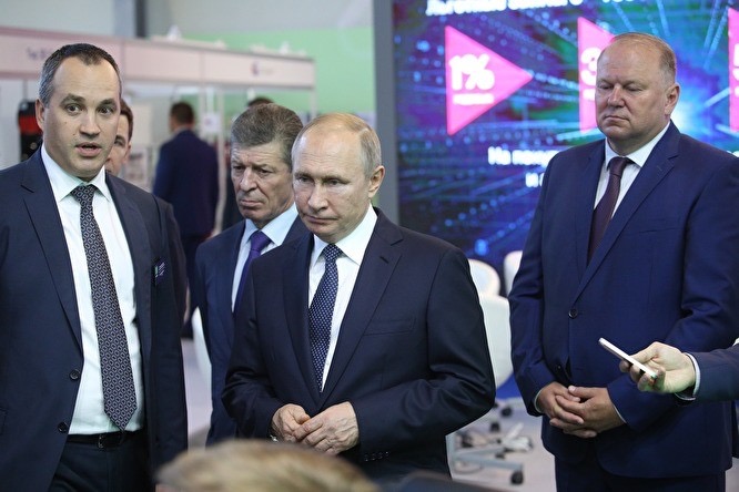 Владимир Путин оценил на ИННОПРОМе смоленский «Диспетчер»