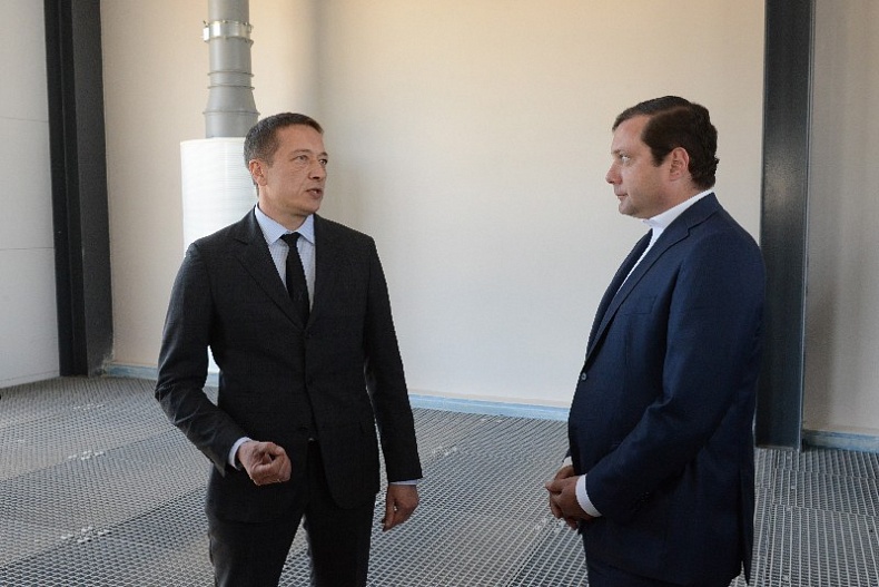 Губернатор Алексей Островский посетил  новый производственный цех ООО «Грейнлюкс»