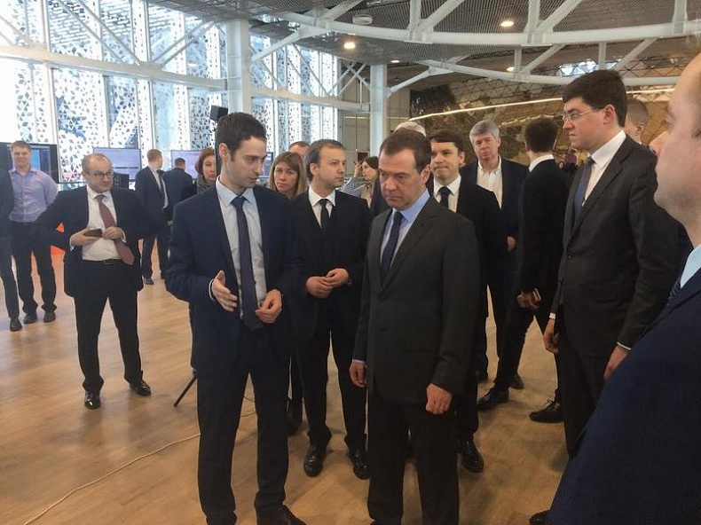 Премьер-министр Дмитрий Медведев оценил смоленский проект, представленный в Сколково