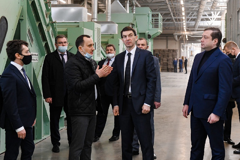 Полпред Игорь Щеголев посетил новый льнозавод «Русский лен» в Смоленской области 