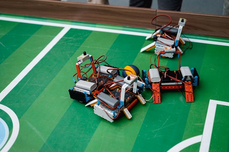 В Смоленске прошел чемпионат по робототехнике «РобоБаттл 2018»