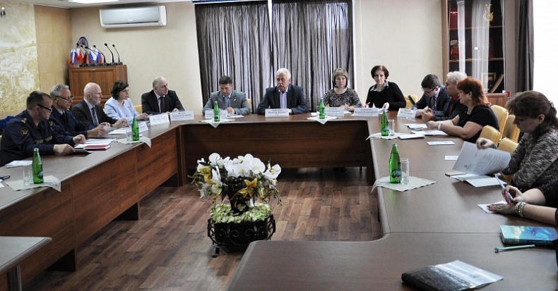 Проблему подготовки кадров для предприятий легкой промышленности Смоленской области обсудили на тематическом совещании