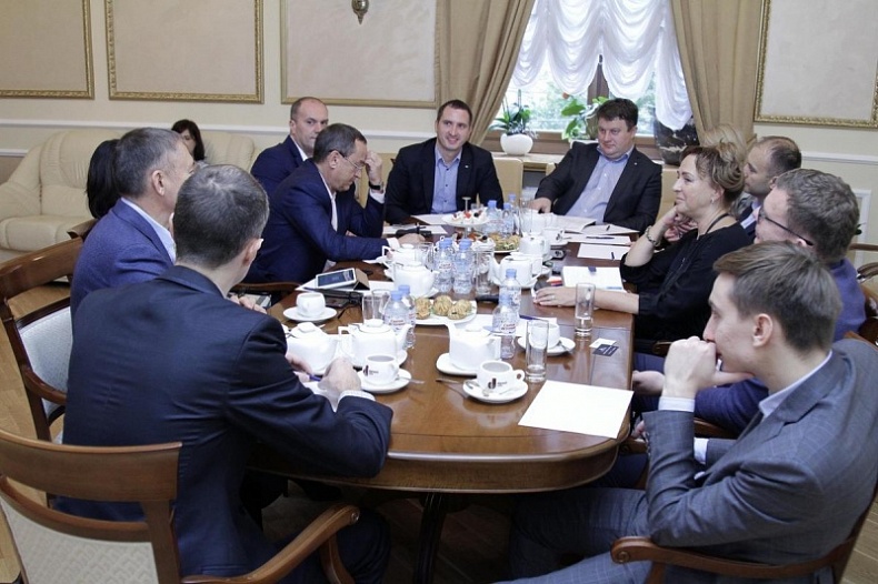 Вице-губернатор Смоленской области рассказал об инвестиционном потенциале региона на бизнес-завтраке «Деловой России»